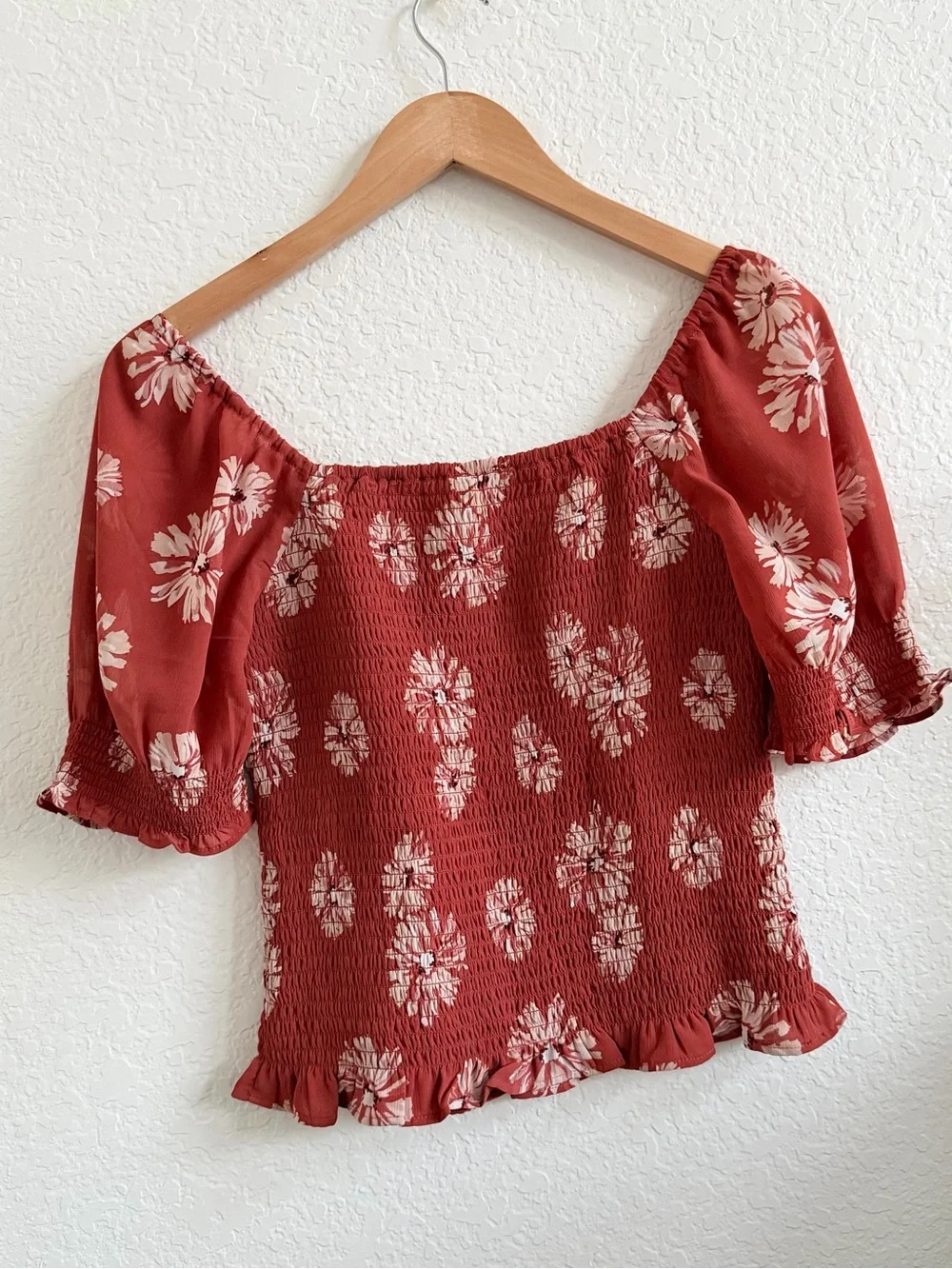 Madewell Georgette Lucie Puff Sleeve Smocked Bodice Top in Moody Blooms Rust S